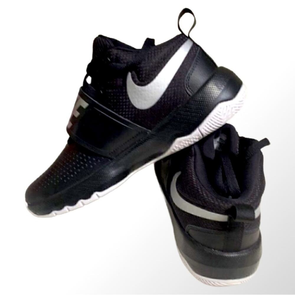 Nike Team Hustle D 8
